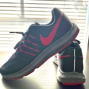 NWOT Men’s Nike Run Swift Black/Red Trail Training Shoes CK6691-001